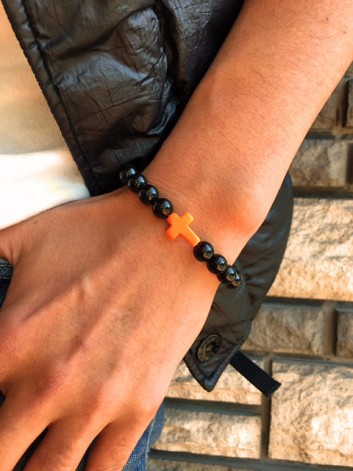 81 エイティーワン シンプルなオニキスにワンポイント ネオンクロス Crew Online Shop 81 エイティーワン シンプルなオニキスにワンポイント ネオンクロス Crew Online Shop