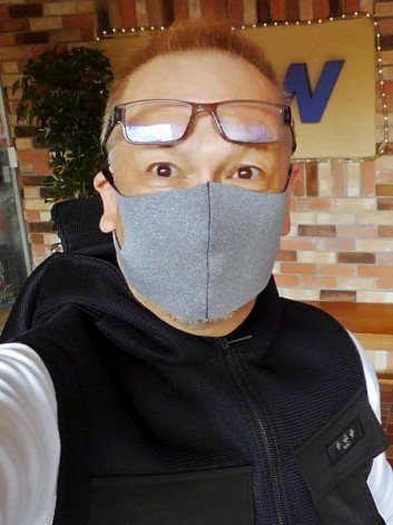 Crew リバーシブルで裏表 黒とグレー 使える ポンチという素材で 水着のような素材なのでタフ 最低回は洗って使える 急 ンズではプリント入りで1枚1800円 Crewでは三枚セットでプリントなしで1500円です ポンチというジャージ素材の