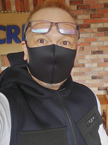 Crew リバーシブルで裏表 黒とグレー 使える ポンチという素材で 水着のような素材なのでタフ 最低回は洗って使える 急 ンズではプリント入りで1枚1800円 Crewでは三枚セットでプリントなしで1500円です ポンチというジャージ素材の